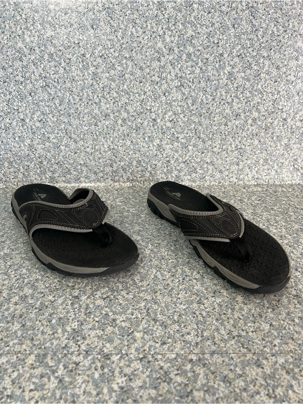 Ozark Trail Outdoor Equipment Men's Black Gray Size 11 Thong Flip Flop Sandals
